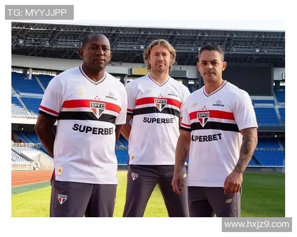 足球球星球衣内穿的时尚单品大揭密