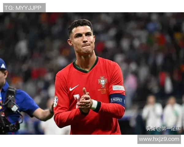 足球球星休赛期的多重面貌：训练、旅游、商业活动与私人生活揭秘